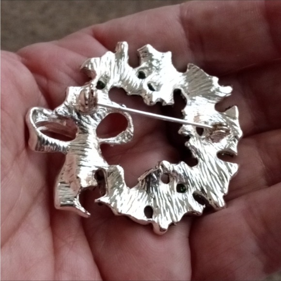 Vintage. Silver Tone Green Glitter & Red Christmas Brooch. - Picture 2 of 3